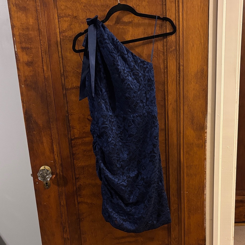 NWOT Sam Edelman Navy Blue One-Shoulder Lace Sheath Dress Size 2 - Picture 3 of 9